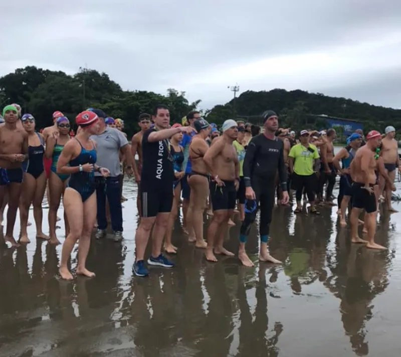 Pre-race briefing on the beach